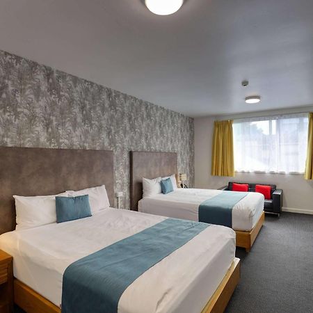 Ramada By Wyndham, Hamilton City Center Екстериор снимка