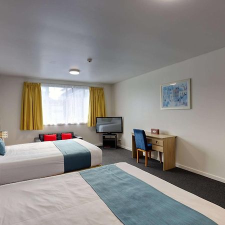 Ramada By Wyndham, Hamilton City Center Екстериор снимка