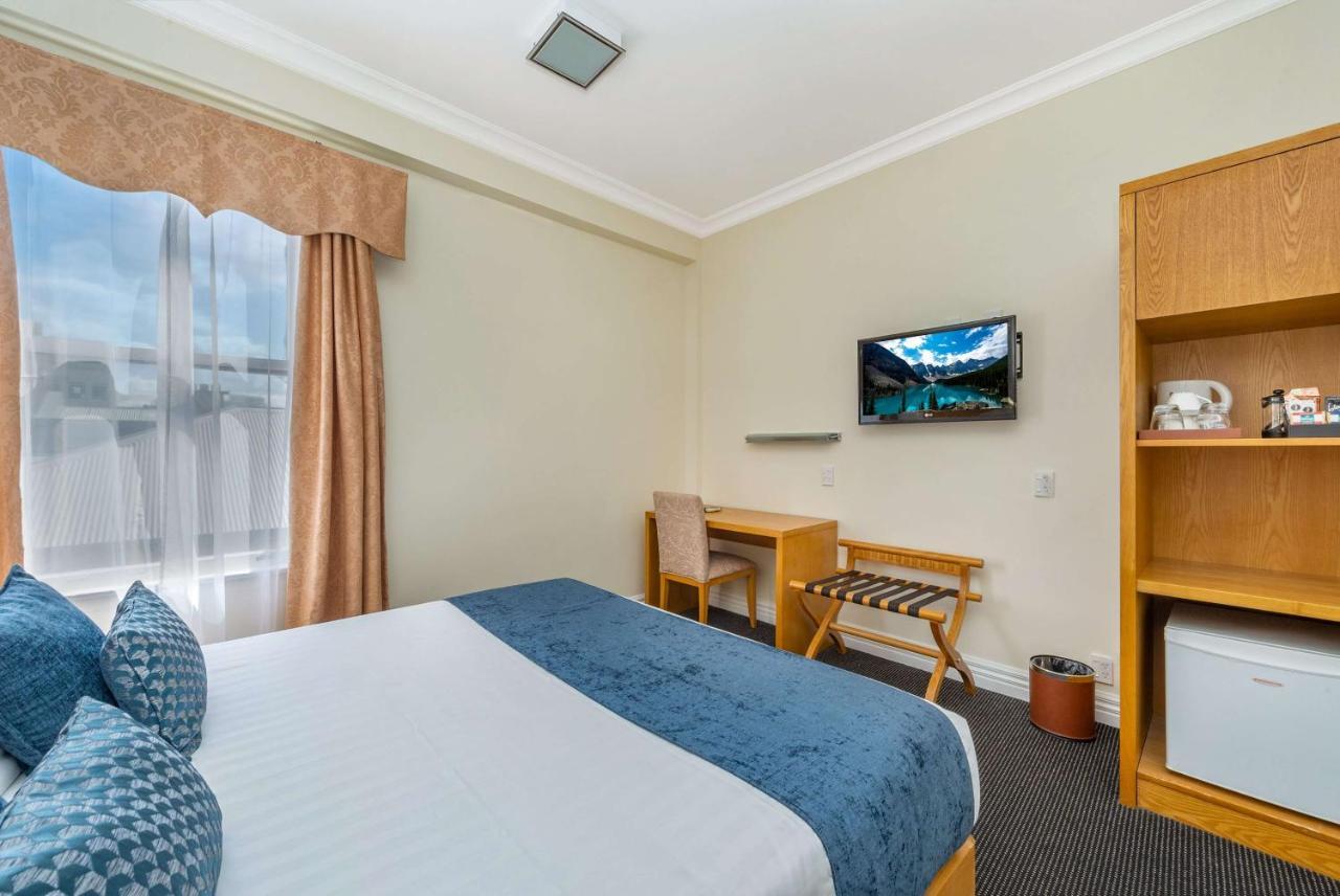 Ramada By Wyndham, Hamilton City Center Екстериор снимка