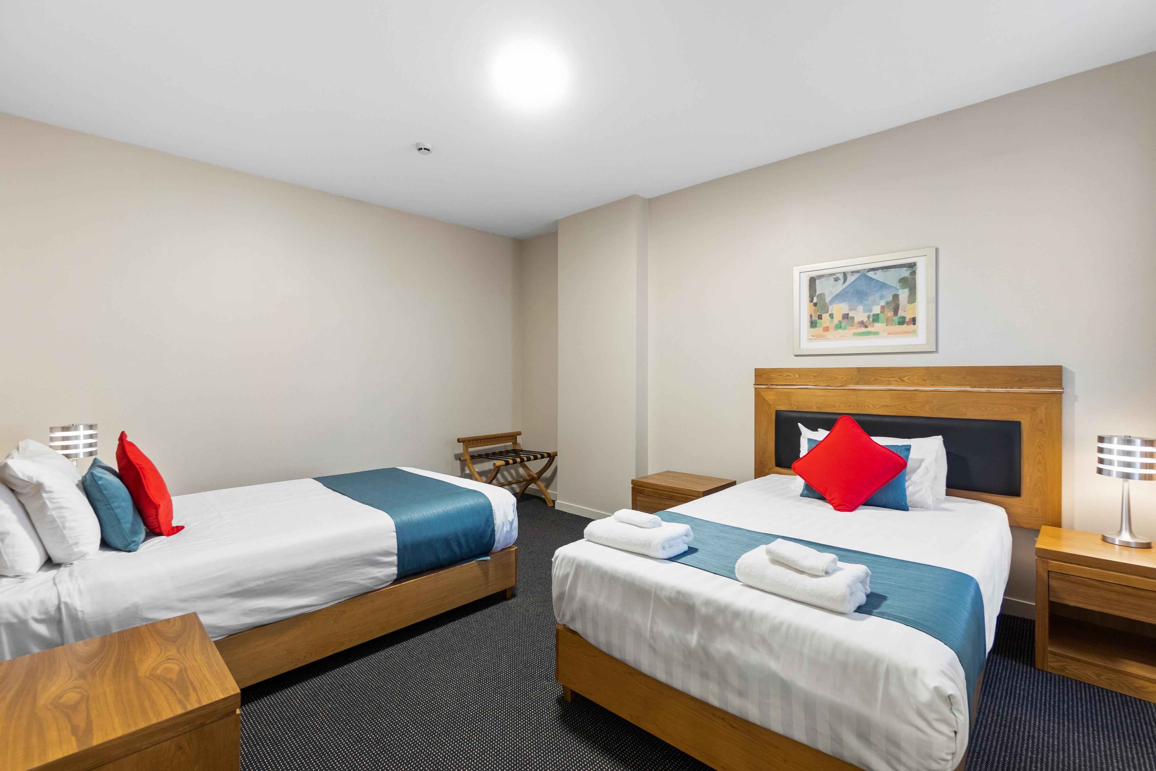 Ramada By Wyndham, Hamilton City Center Екстериор снимка