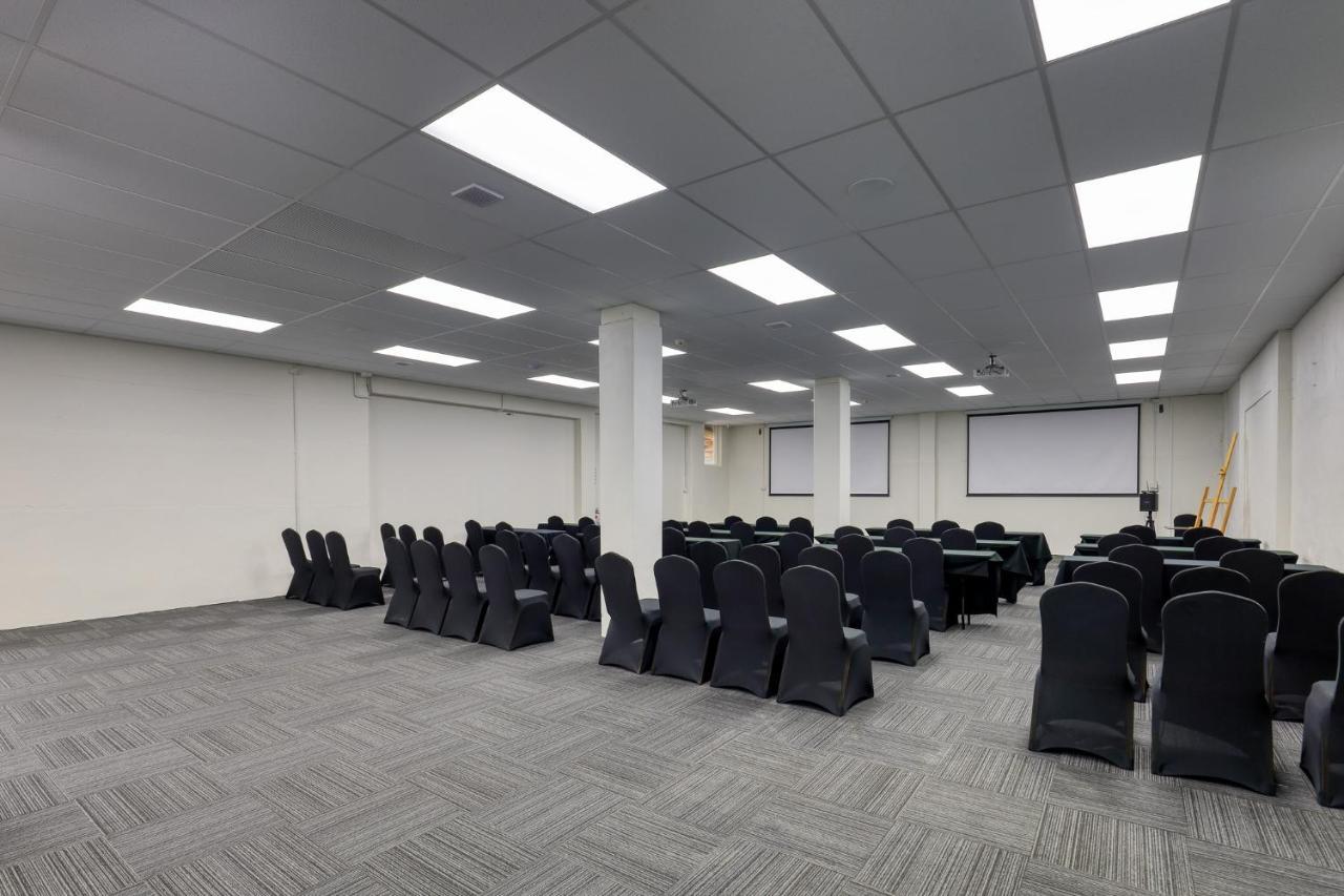 Ramada By Wyndham, Hamilton City Center Екстериор снимка