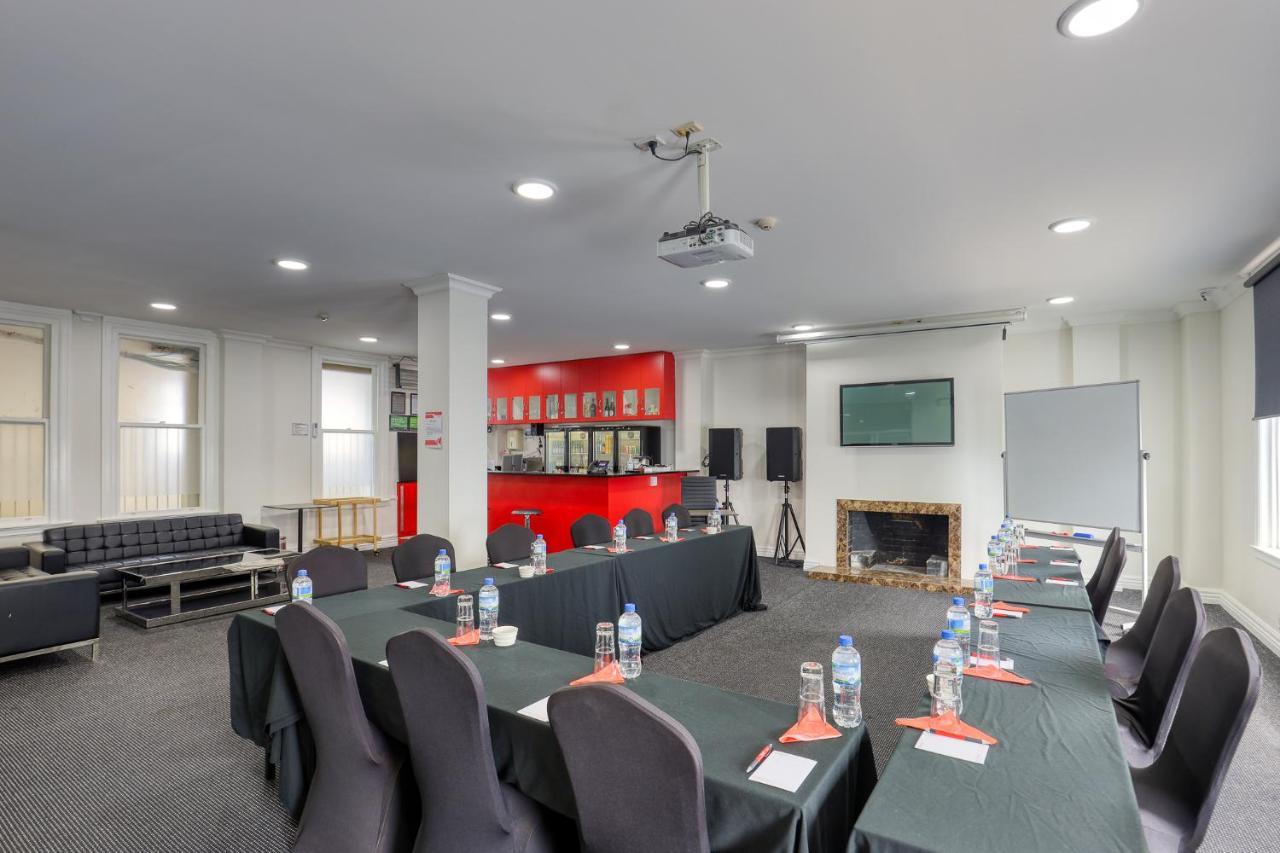 Ramada By Wyndham, Hamilton City Center Екстериор снимка