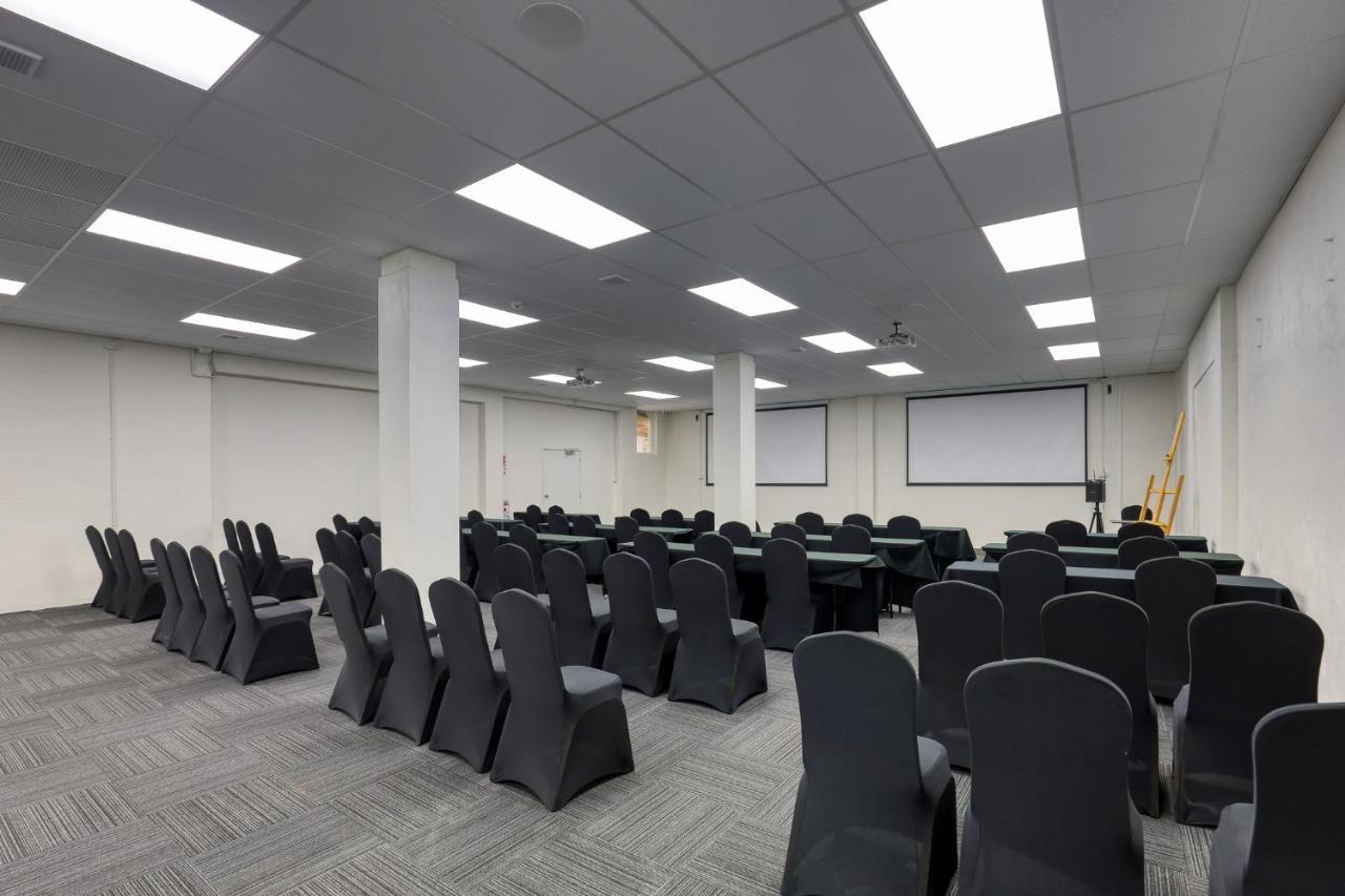 Ramada By Wyndham, Hamilton City Center Екстериор снимка