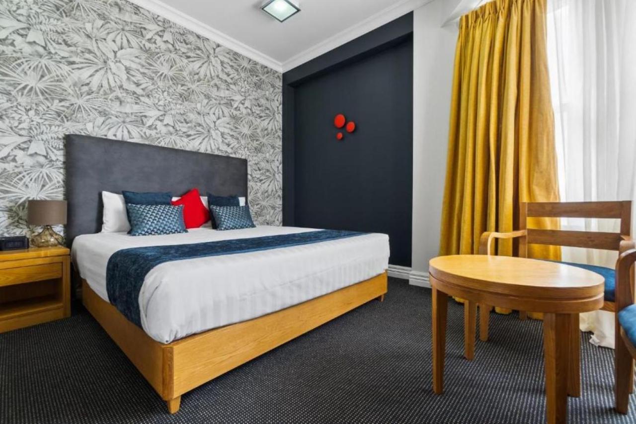 Ramada By Wyndham, Hamilton City Center Екстериор снимка