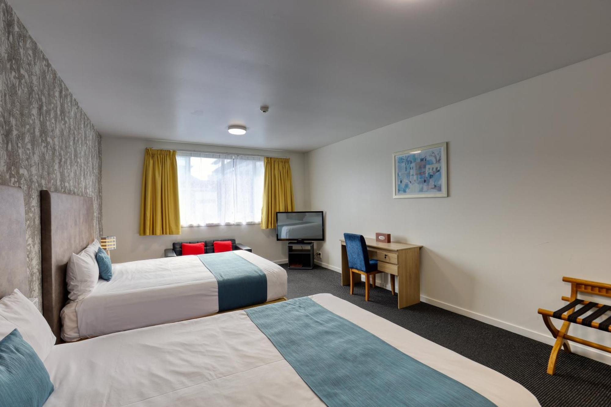 Ramada By Wyndham, Hamilton City Center Екстериор снимка