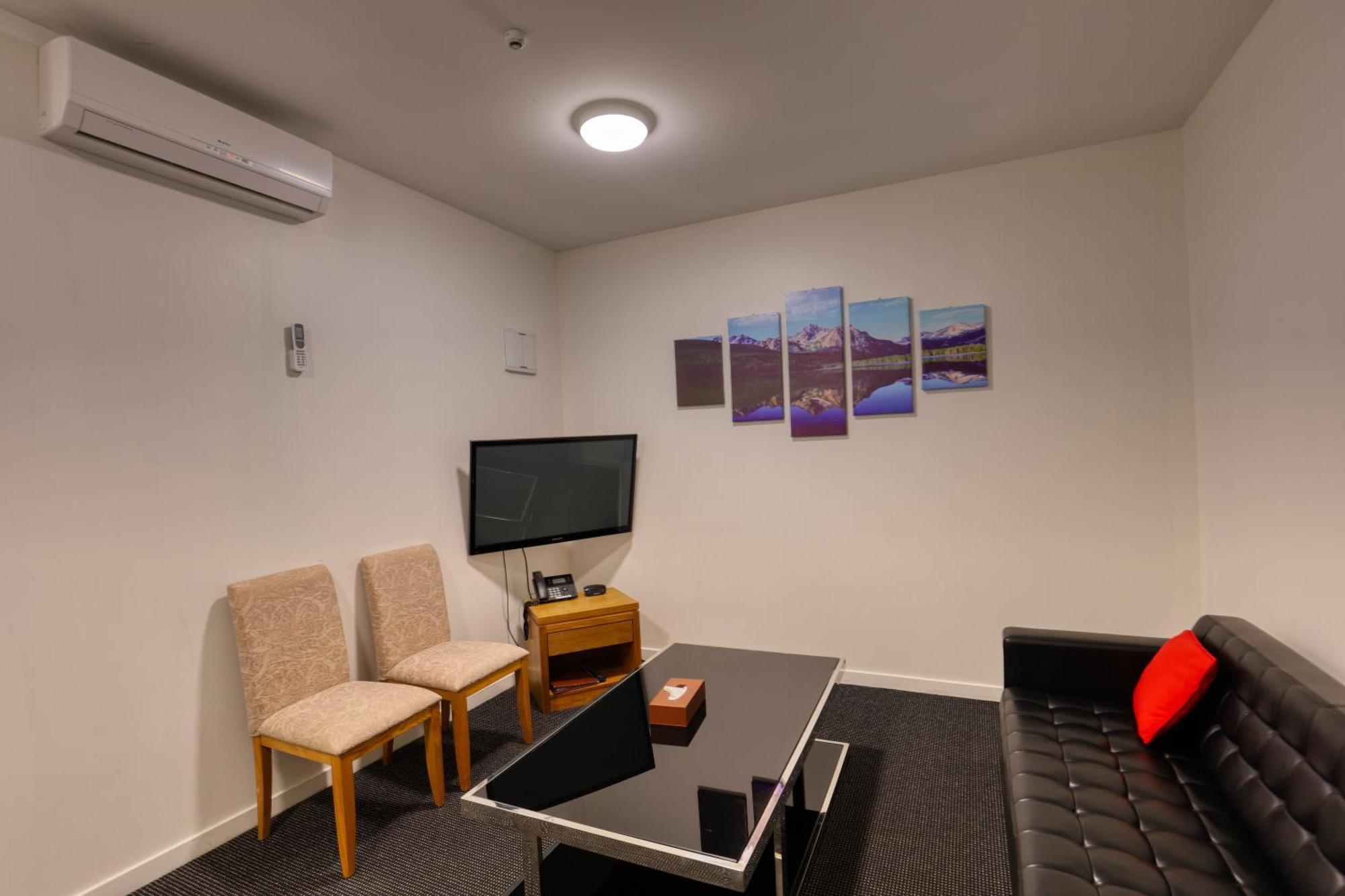 Ramada By Wyndham, Hamilton City Center Екстериор снимка