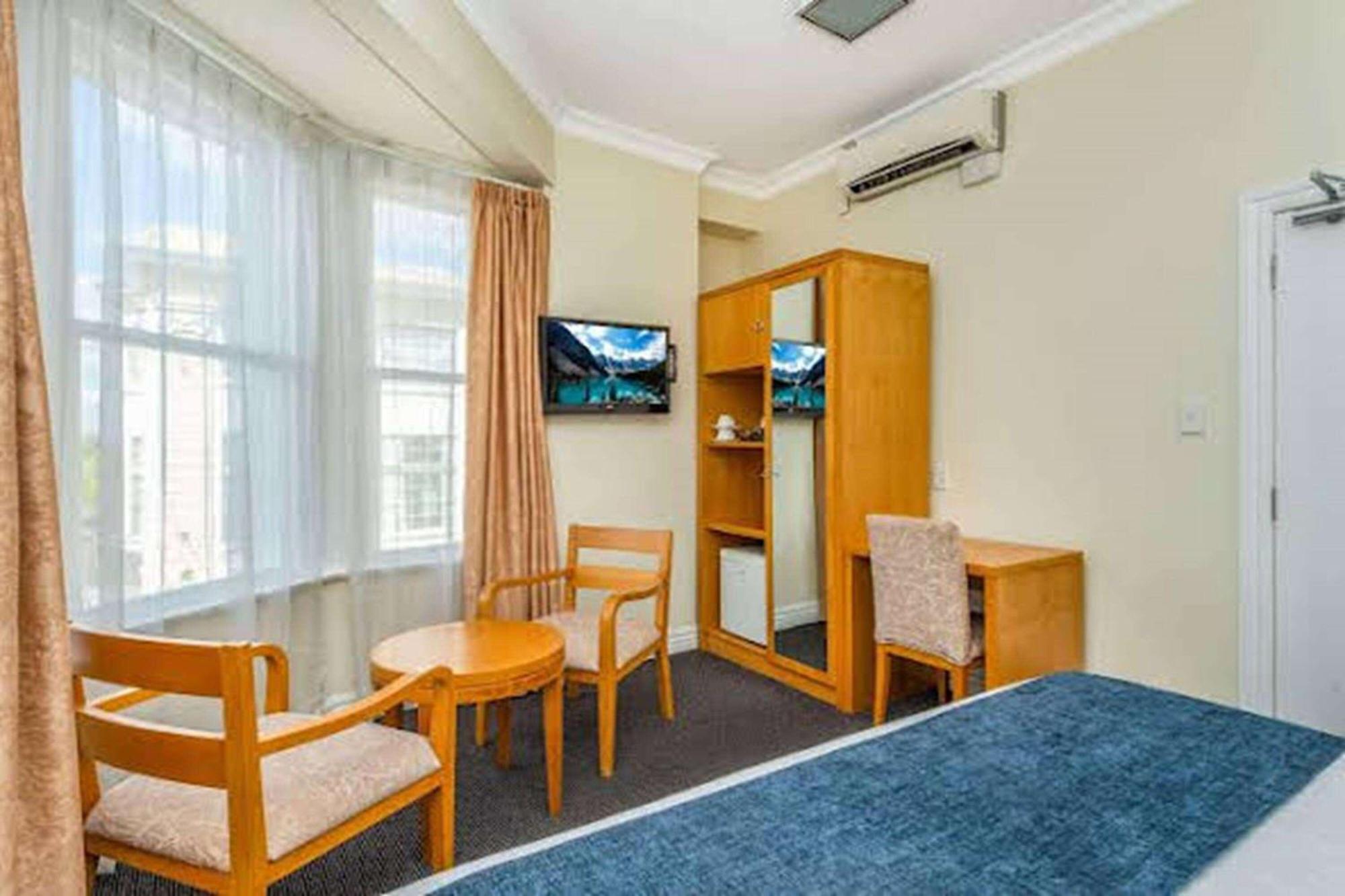 Ramada By Wyndham, Hamilton City Center Екстериор снимка