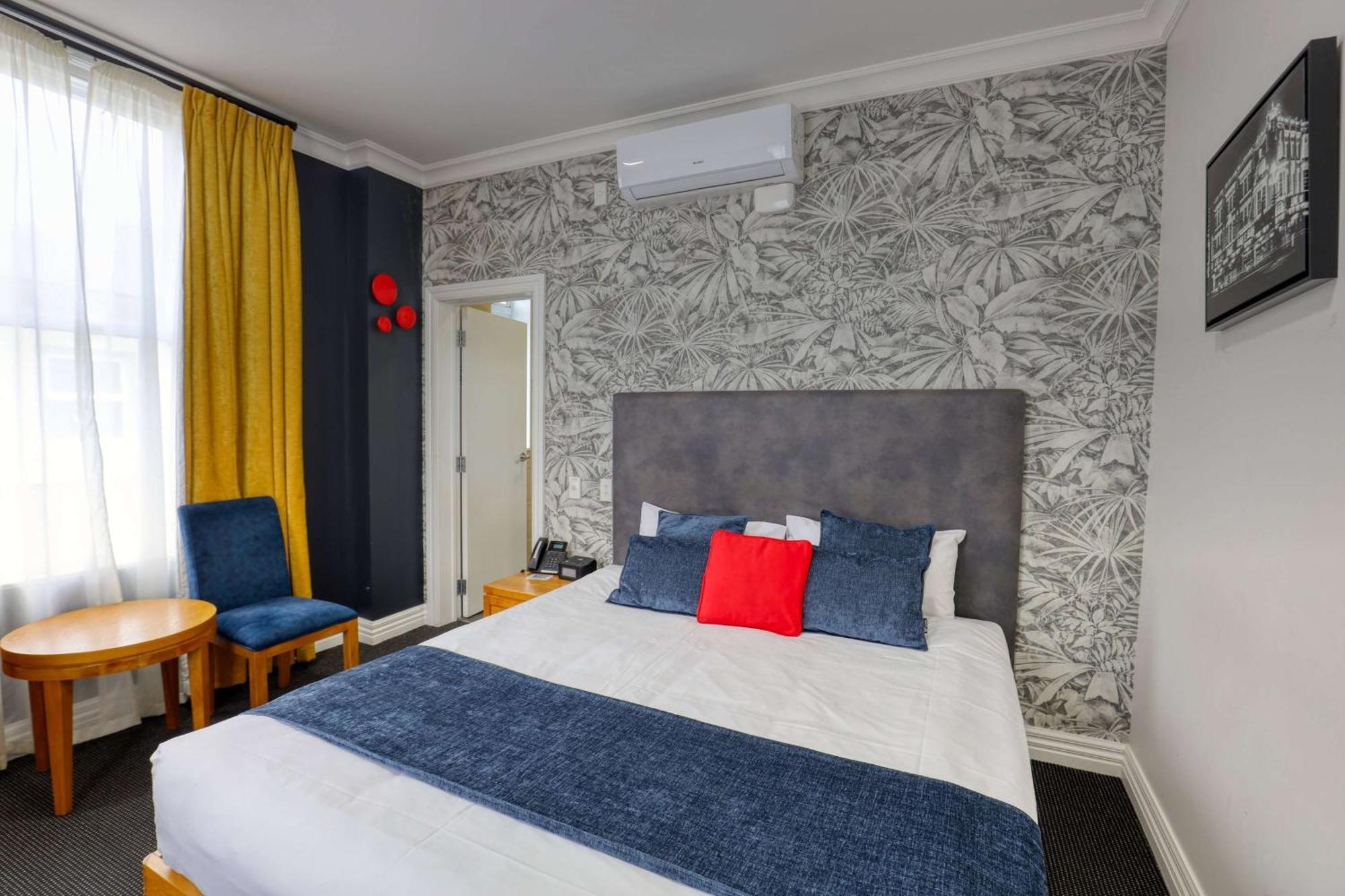 Ramada By Wyndham, Hamilton City Center Екстериор снимка
