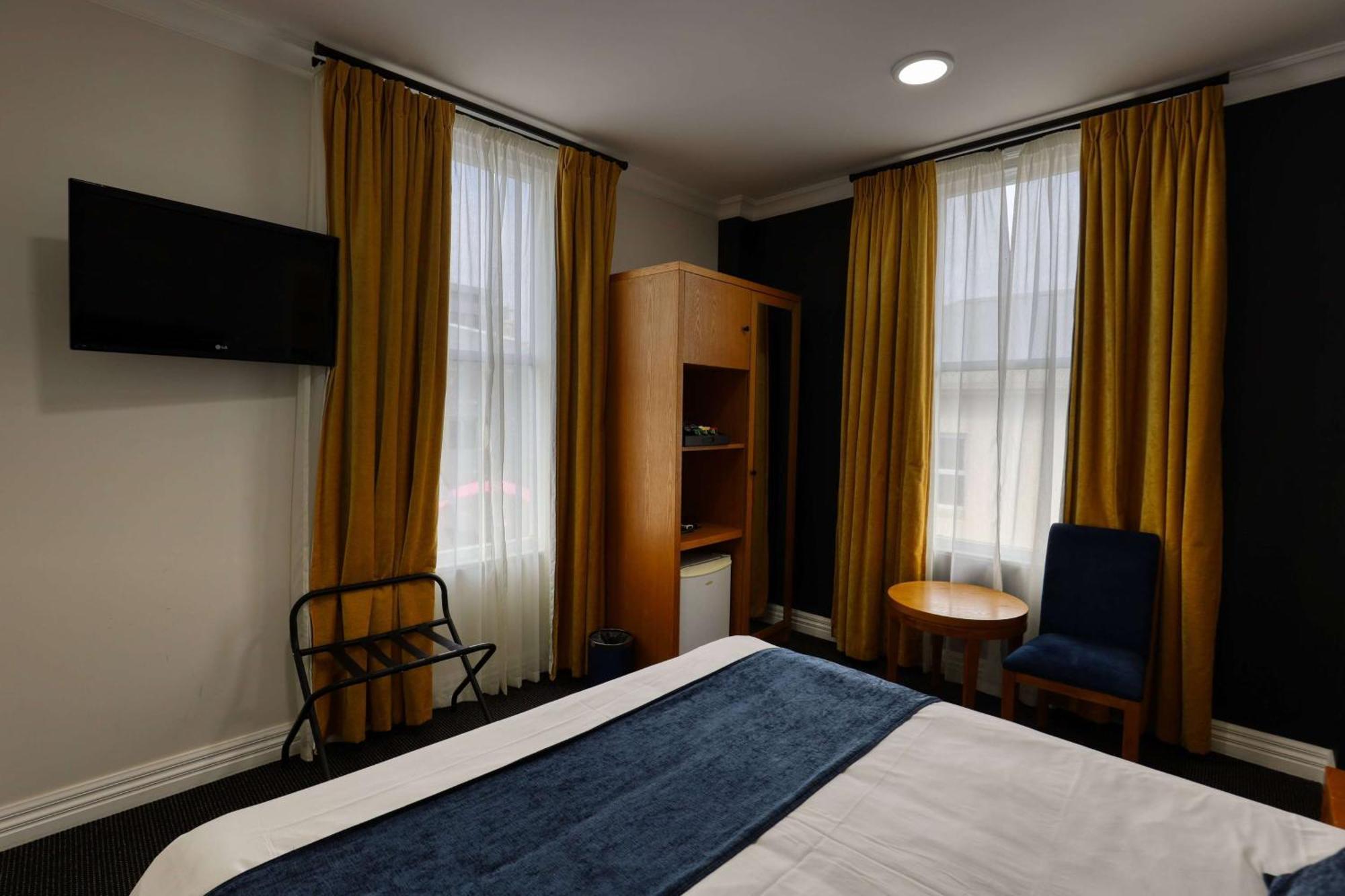 Ramada By Wyndham, Hamilton City Center Екстериор снимка