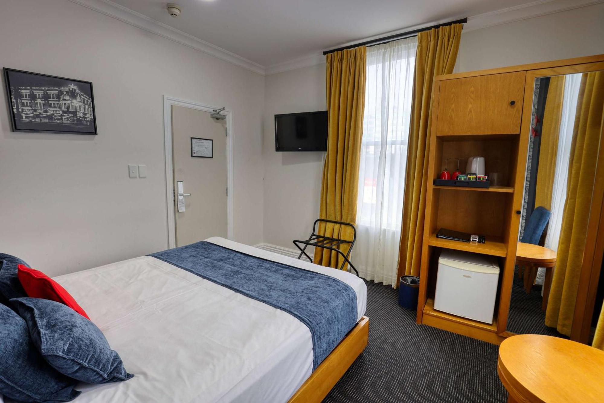 Ramada By Wyndham, Hamilton City Center Екстериор снимка