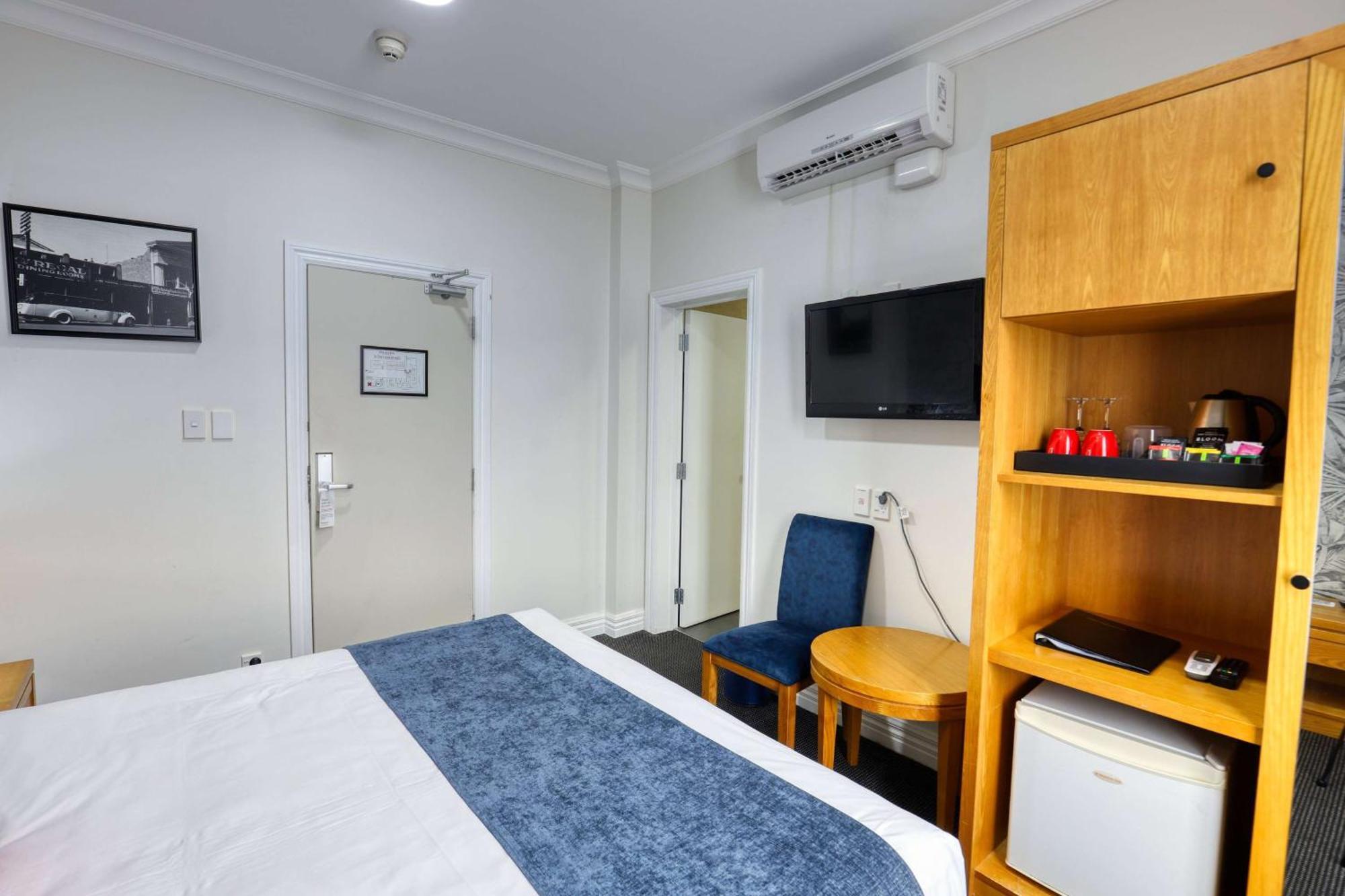 Ramada By Wyndham, Hamilton City Center Екстериор снимка