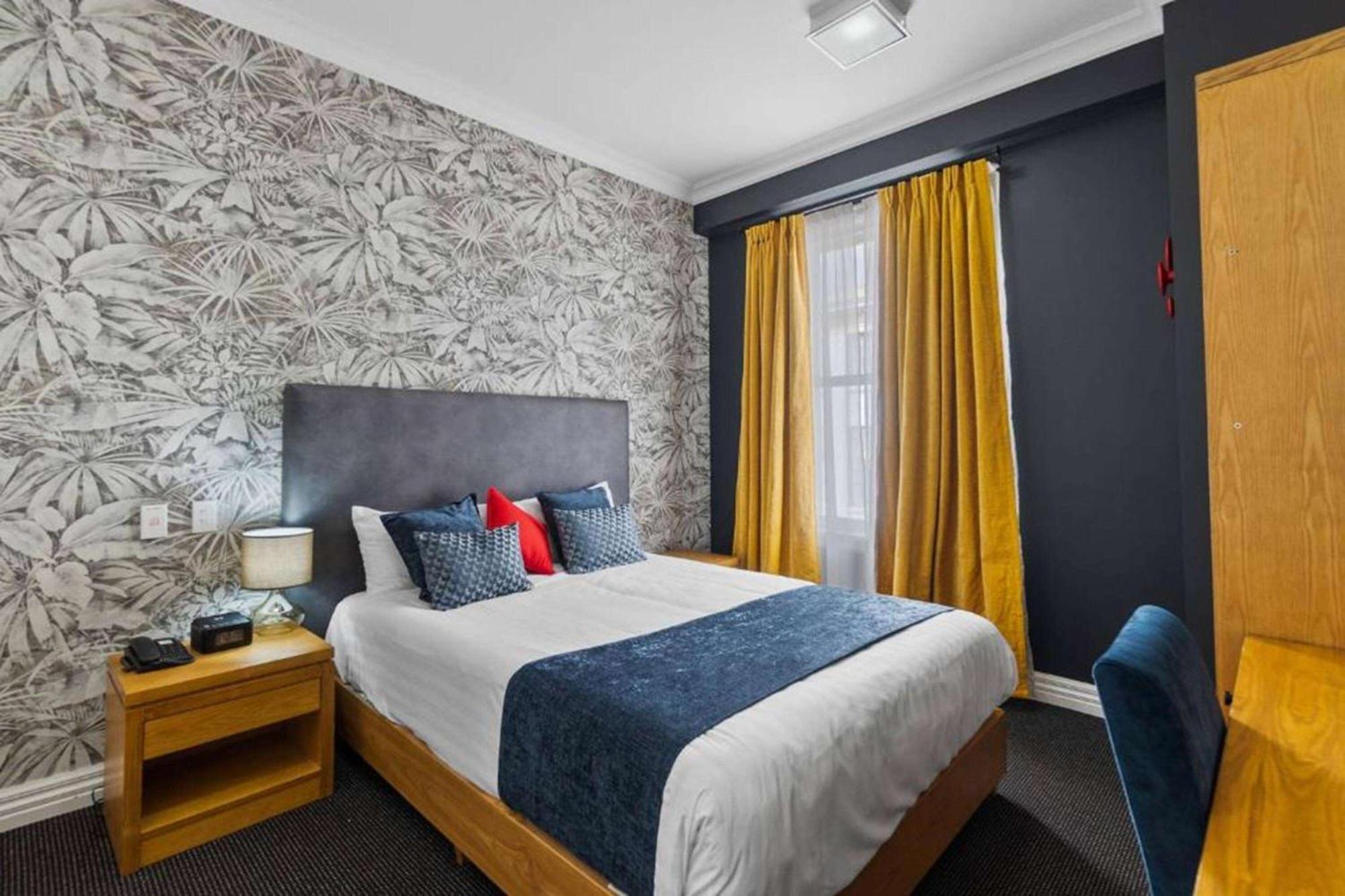 Ramada By Wyndham, Hamilton City Center Екстериор снимка