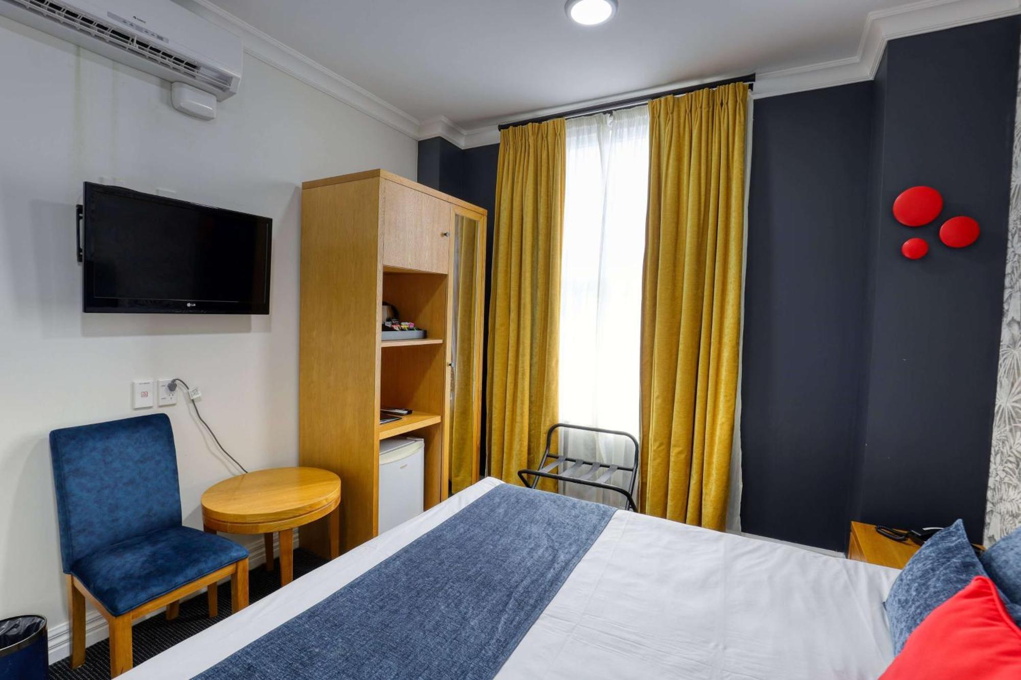 Ramada By Wyndham, Hamilton City Center Екстериор снимка