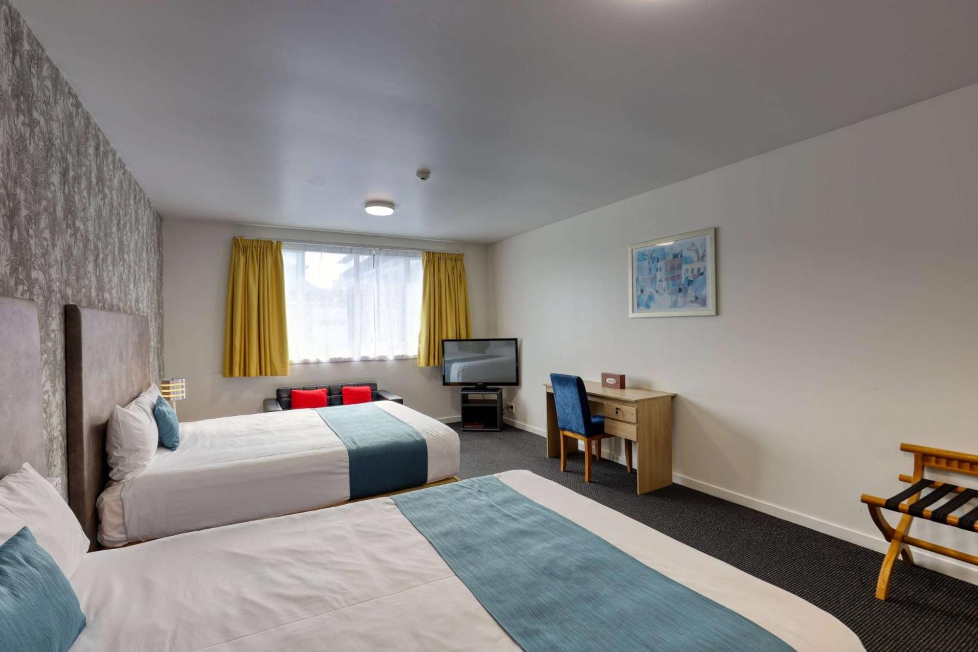 Ramada By Wyndham, Hamilton City Center Екстериор снимка